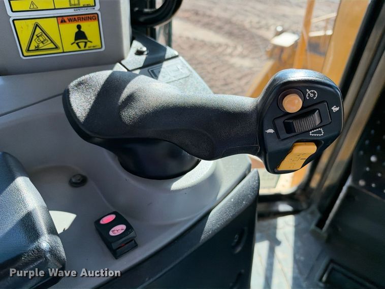 image for item DU1582 2015 Caterpillar D8T dozer
