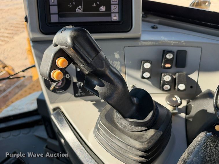 image for item DU1582 2015 Caterpillar D8T dozer