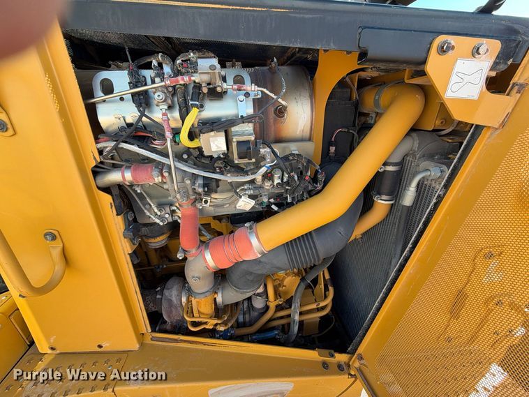 image for item DU1582 2015 Caterpillar D8T dozer
