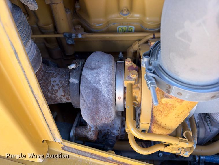 image for item DU1582 2015 Caterpillar D8T dozer