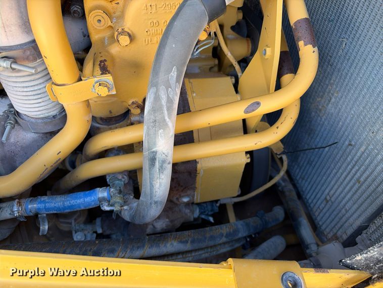 image for item DU1582 2015 Caterpillar D8T dozer