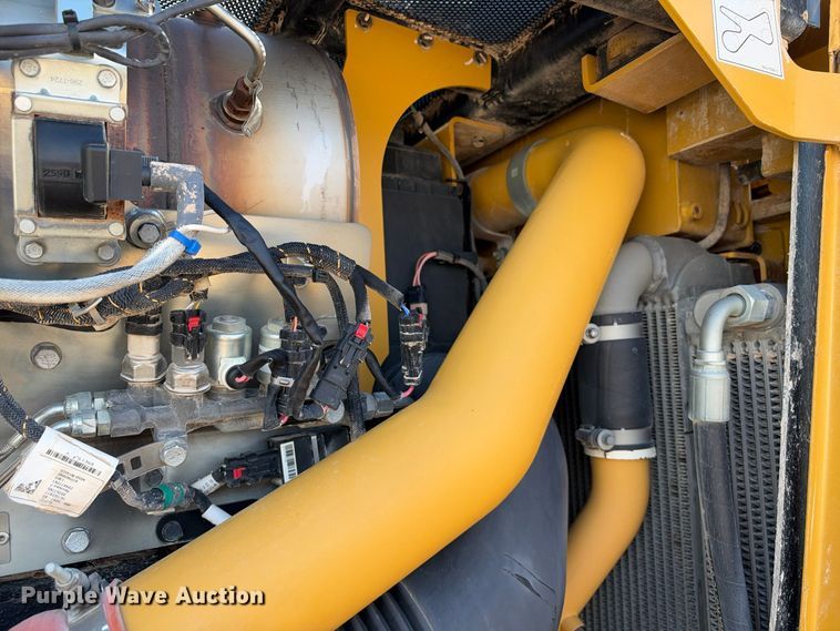 image for item DU1582 2015 Caterpillar D8T dozer