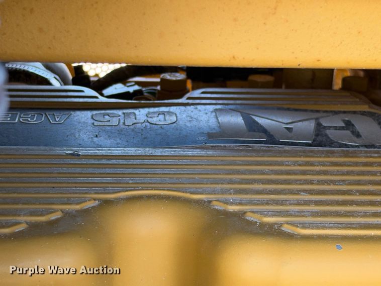 image for item DU1582 2015 Caterpillar D8T dozer