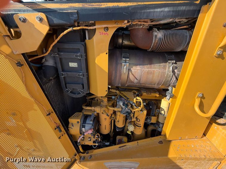 image for item DU1582 2015 Caterpillar D8T dozer