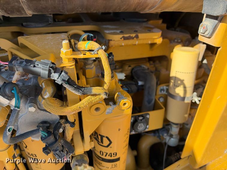 image for item DU1582 2015 Caterpillar D8T dozer