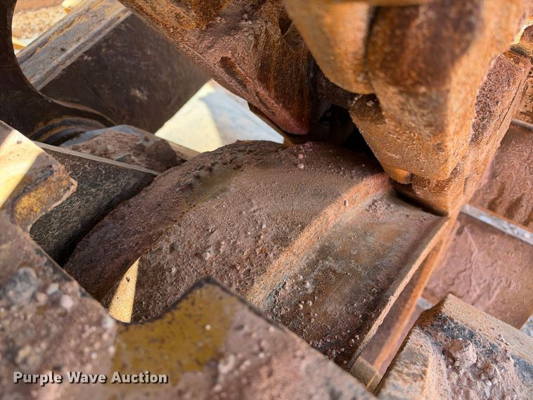 image for item DU1582 2015 Caterpillar D8T dozer