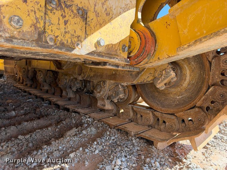 image for item DU1582 2015 Caterpillar D8T dozer