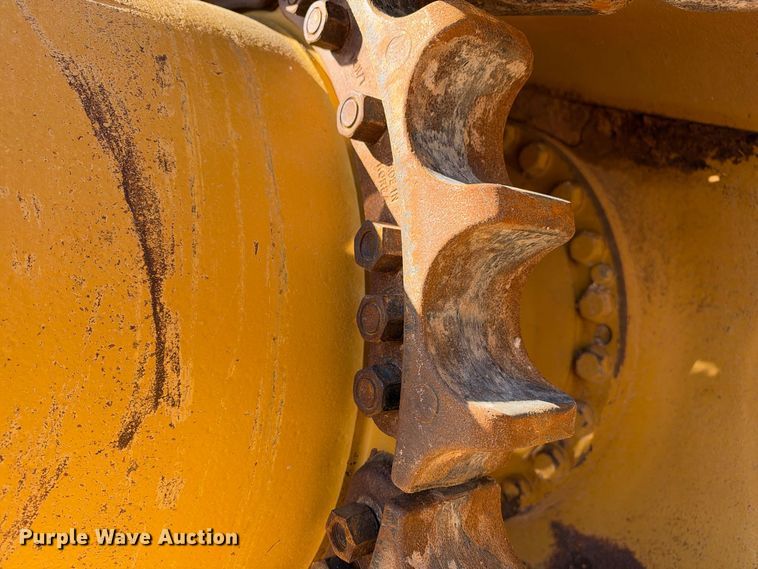 image for item DU1582 2015 Caterpillar D8T dozer