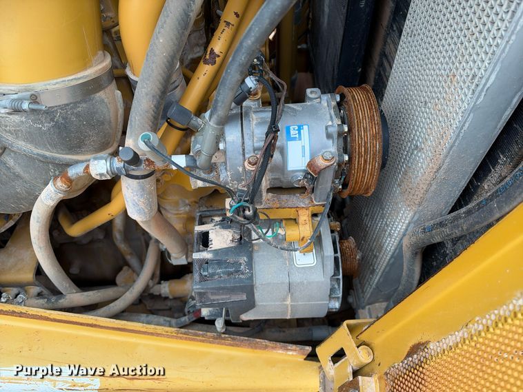 image for item DU1586 2008 Caterpillar D8T dozer