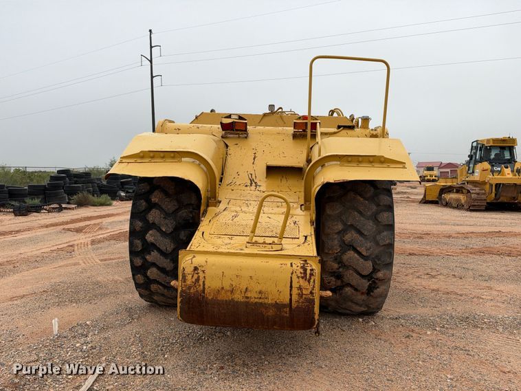 image for item DU1587 2000 Caterpillar 611 scraper