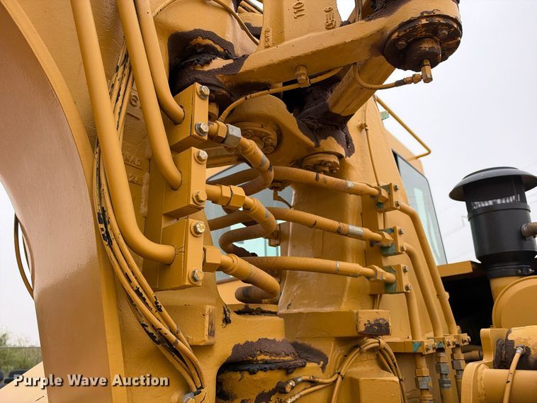 image for item DU1587 2000 Caterpillar 611 scraper