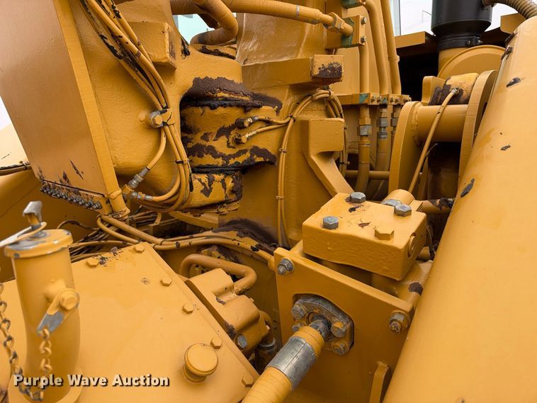 image for item DU1587 2000 Caterpillar 611 scraper