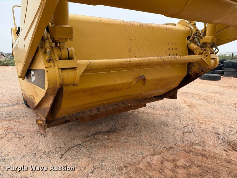 image for item DU1587 2000 Caterpillar 611 scraper