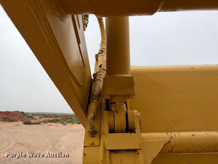image for item DU1587 2000 Caterpillar 611 scraper