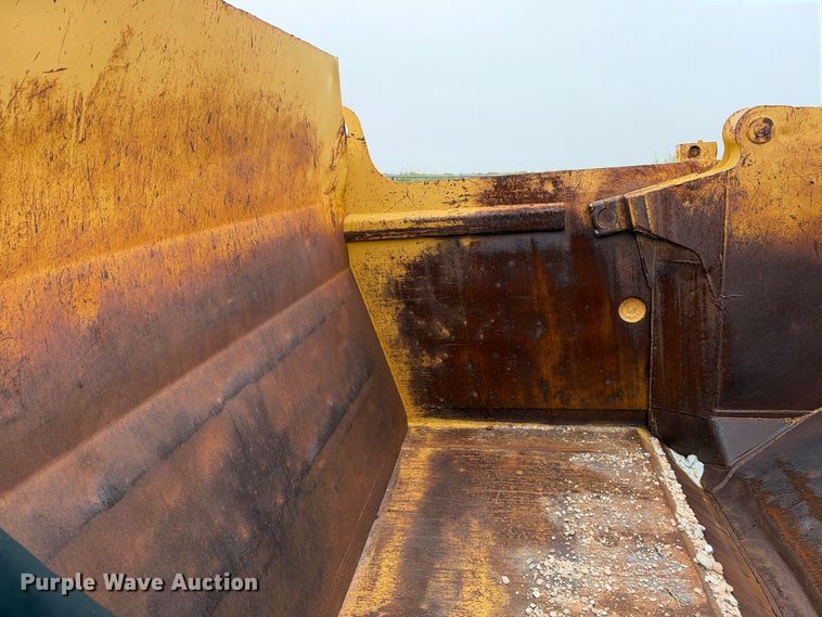 image for item DU1587 2000 Caterpillar 611 scraper