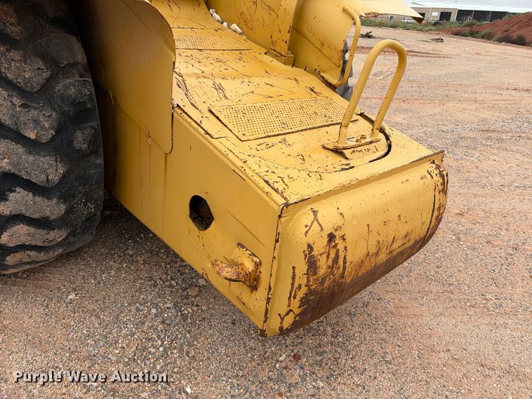 image for item DU1587 2000 Caterpillar 611 scraper