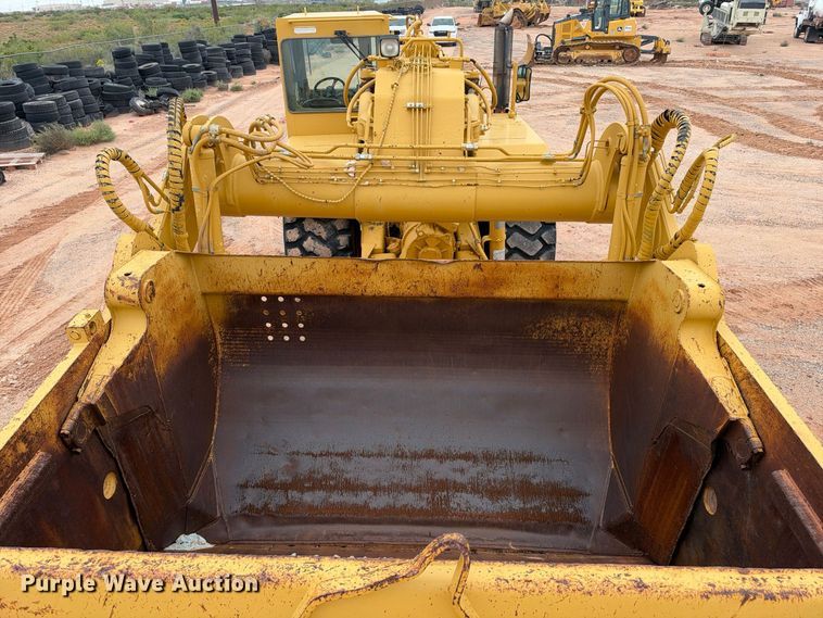 image for item DU1587 2000 Caterpillar 611 scraper