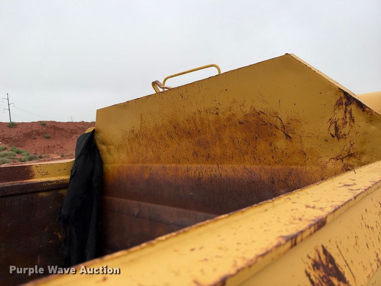 image for item DU1587 2000 Caterpillar 611 scraper