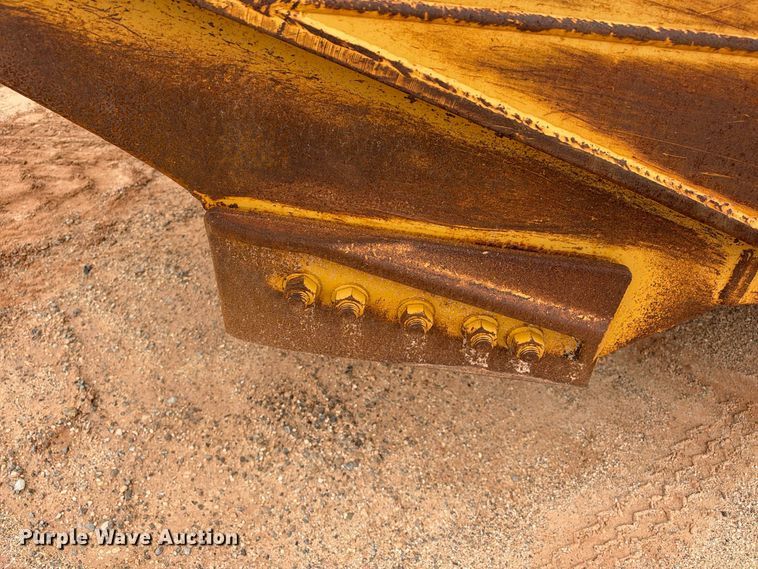 image for item DU1587 2000 Caterpillar 611 scraper