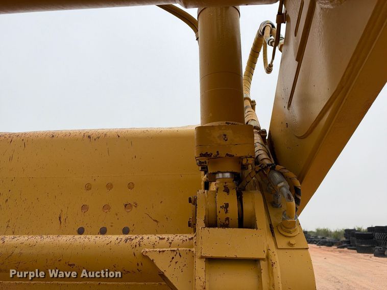 image for item DU1587 2000 Caterpillar 611 scraper