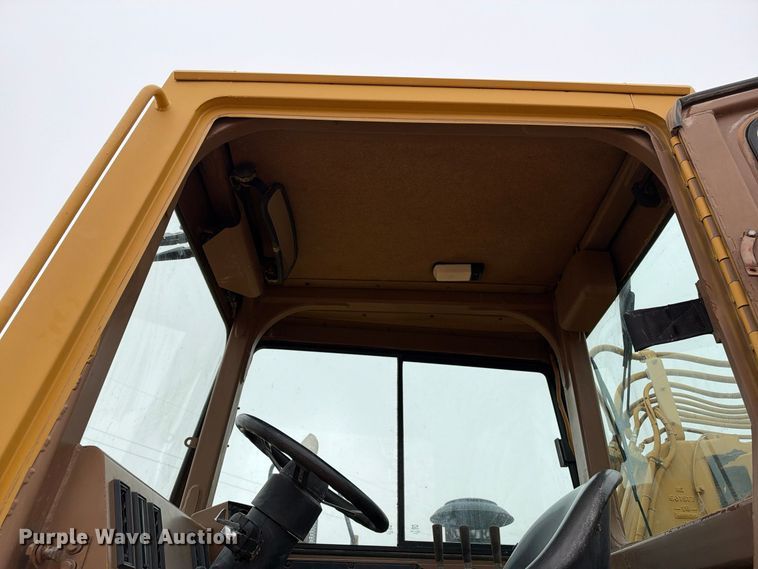 image for item DU1587 2000 Caterpillar 611 scraper