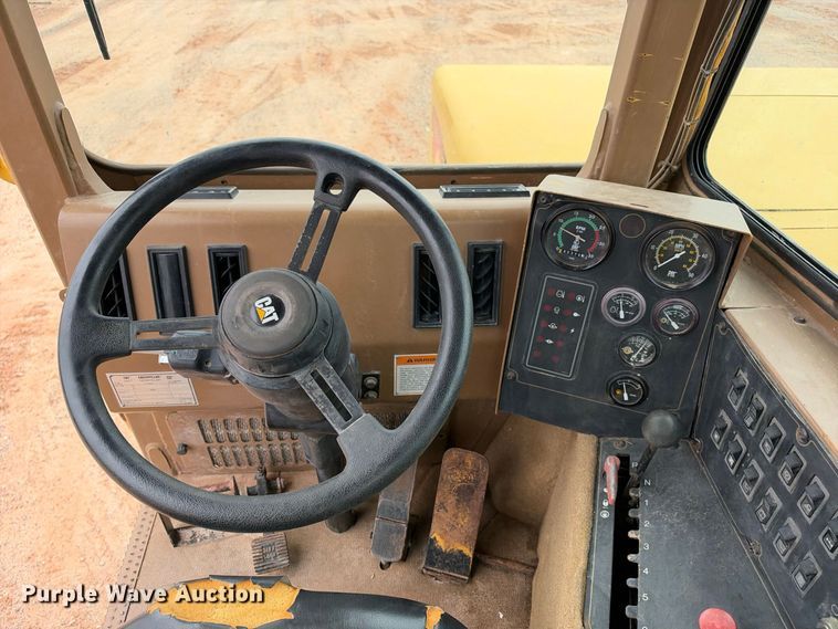 image for item DU1587 2000 Caterpillar 611 scraper