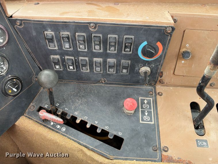 image for item DU1587 2000 Caterpillar 611 scraper
