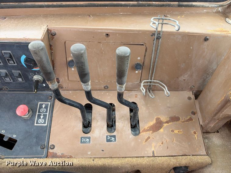 image for item DU1587 2000 Caterpillar 611 scraper