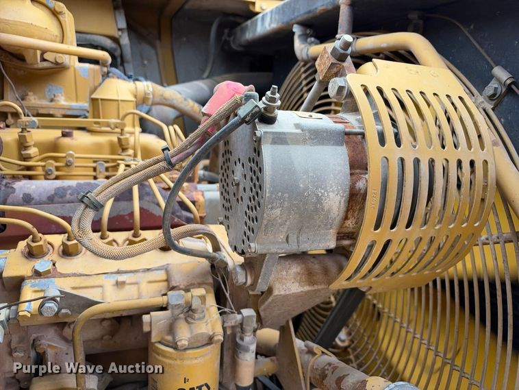 image for item DU1587 2000 Caterpillar 611 scraper
