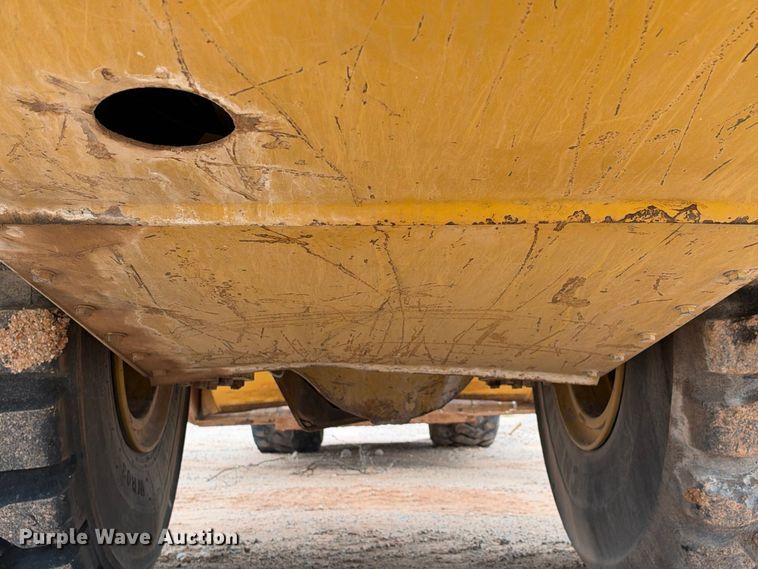 image for item DU1587 2000 Caterpillar 611 scraper
