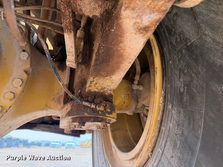 image for item DU1587 2000 Caterpillar 611 scraper
