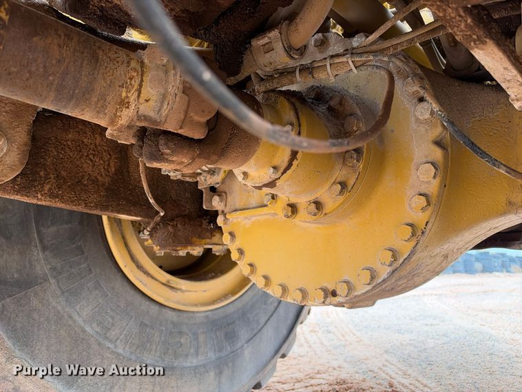 image for item DU1587 2000 Caterpillar 611 scraper