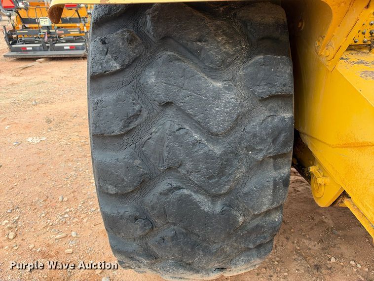 image for item DU1587 2000 Caterpillar 611 scraper