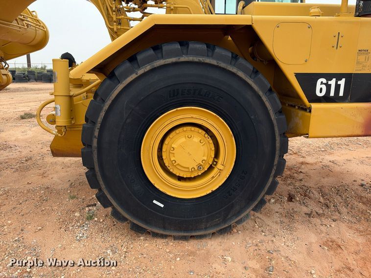 image for item DU1587 2000 Caterpillar 611 scraper