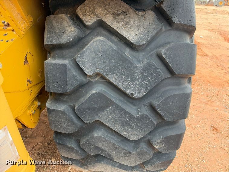 image for item DU1587 2000 Caterpillar 611 scraper