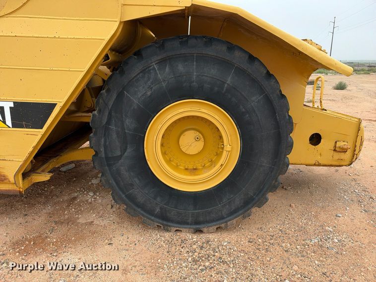 image for item DU1587 2000 Caterpillar 611 scraper