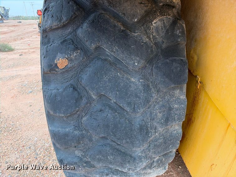 image for item DU1587 2000 Caterpillar 611 scraper