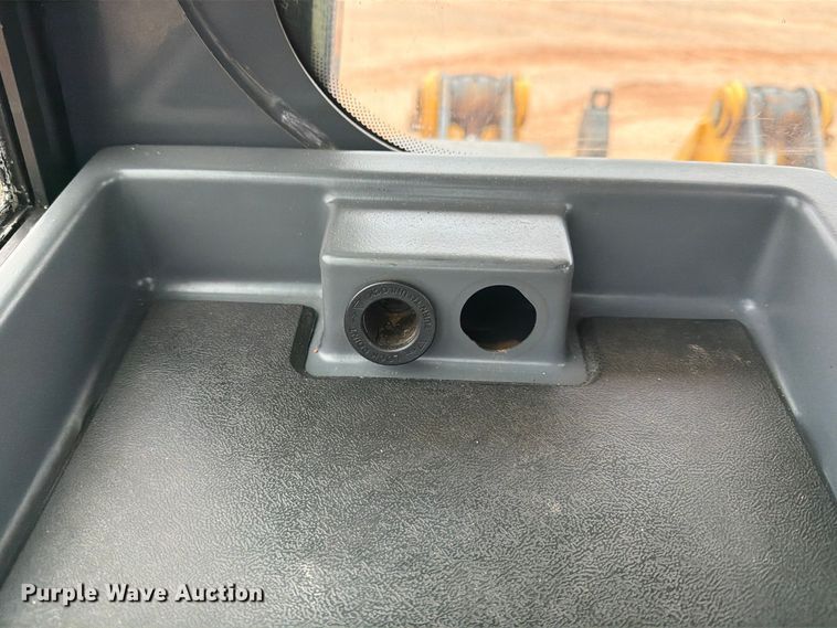 image for item DU1588 2018 John Deere 850K WLT dozer