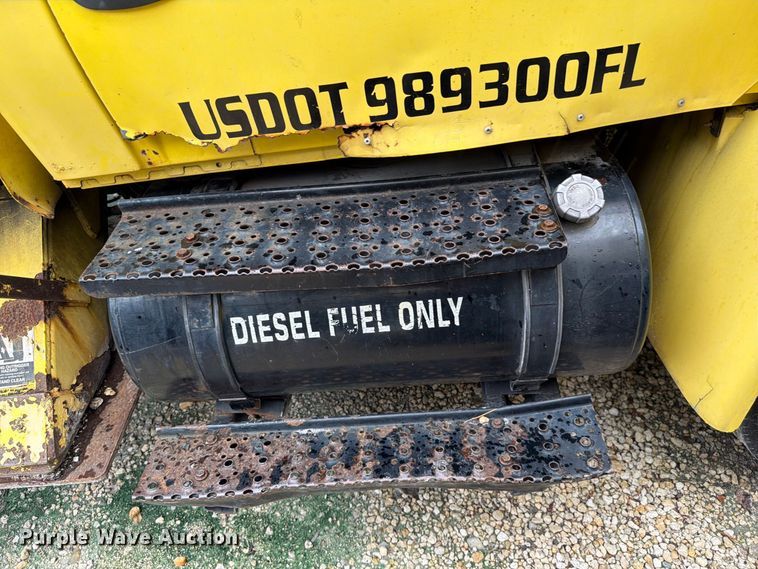 image for item DV7390 2005 International 4800 forestry bucket truck