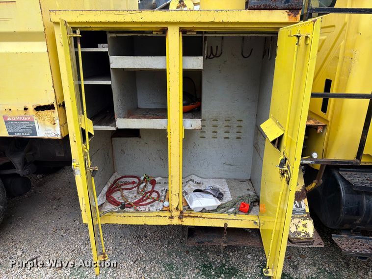 image for item DV7390 2005 International 4800 forestry bucket truck