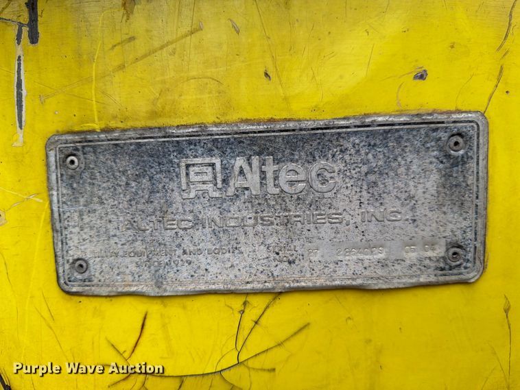image for item DV7390 2005 International 4800 forestry bucket truck