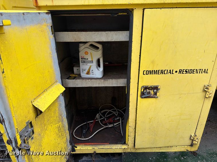 image for item DV7390 2005 International 4800 forestry bucket truck