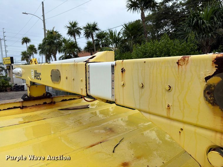 image for item DV7390 2005 International 4800 forestry bucket truck