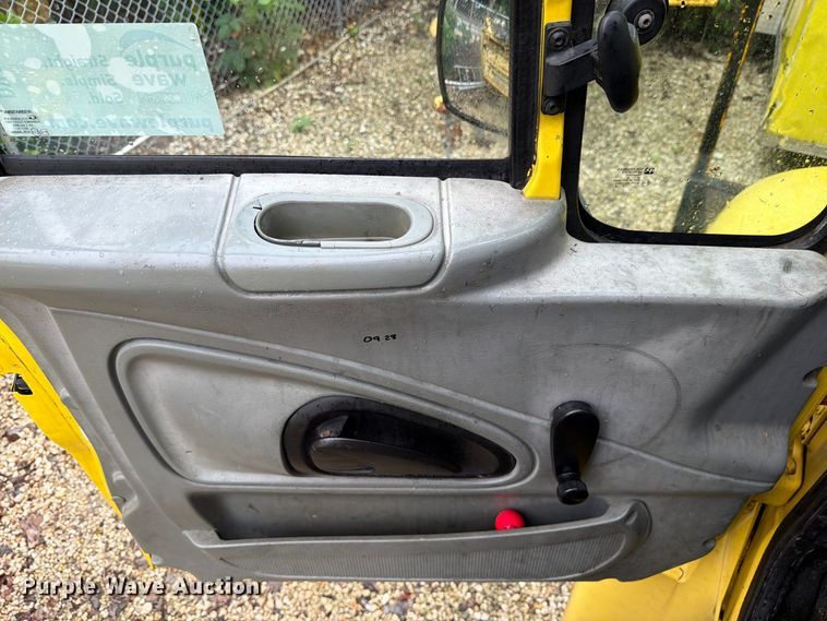 image for item DV7390 2005 International 4800 forestry bucket truck