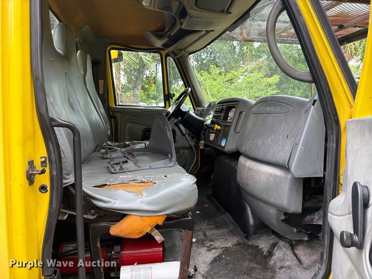 image for item DV7390 2005 International 4800 forestry bucket truck
