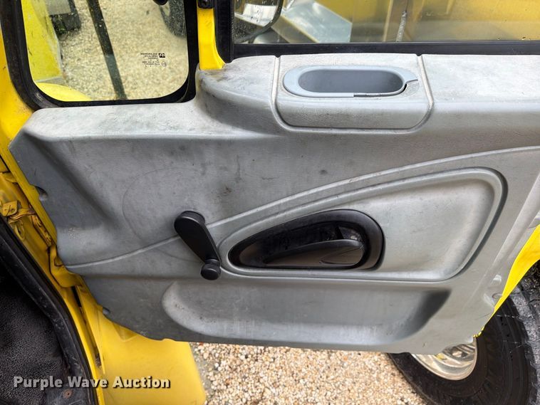 image for item DV7390 2005 International 4800 forestry bucket truck