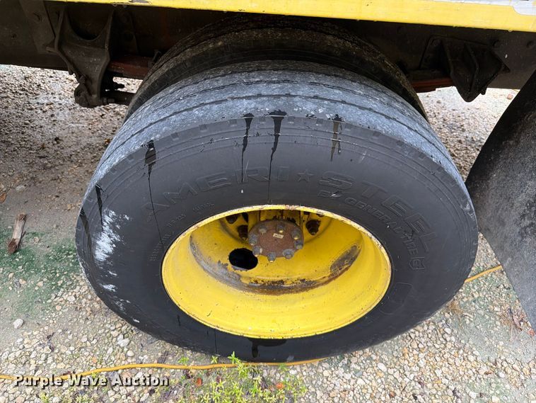 image for item DV7390 2005 International 4800 forestry bucket truck
