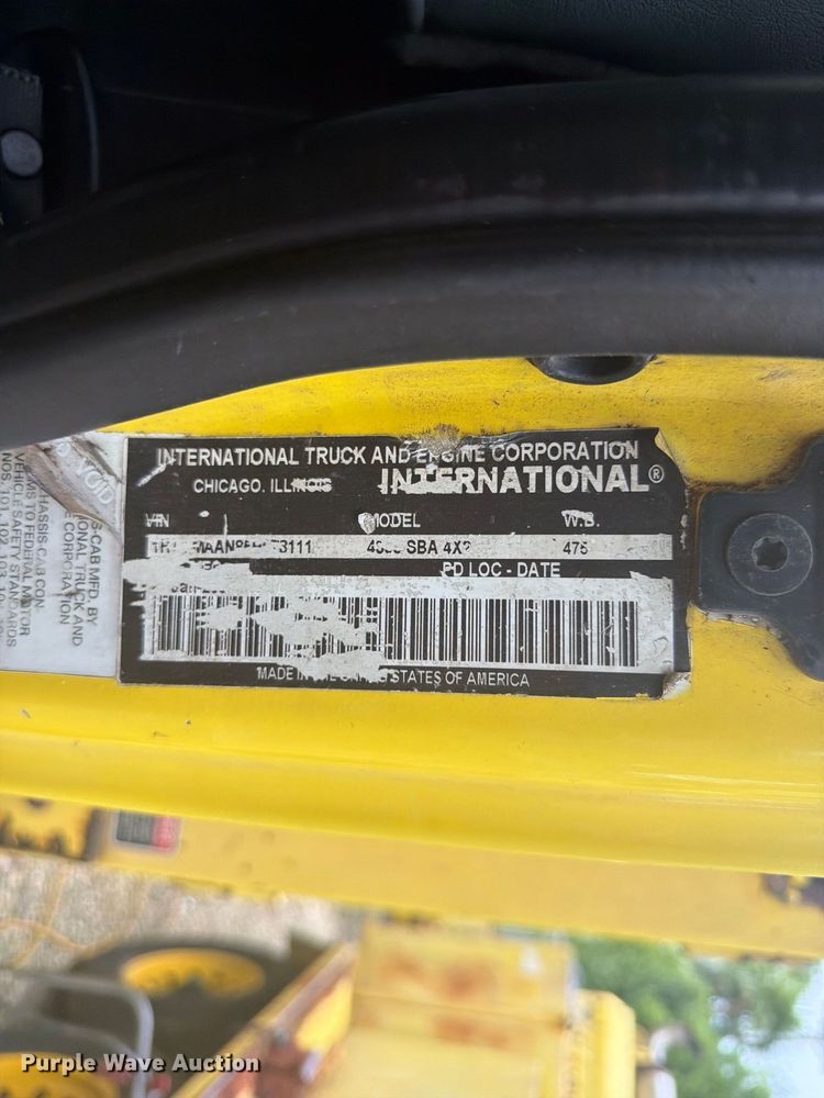 image for item DV7390 2005 International 4800 forestry bucket truck