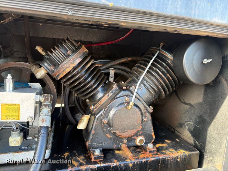 image for item DV7403 2019 Ford F-750 fuel / lube truck