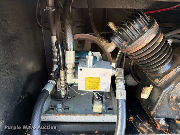 image for item DV7403 2019 Ford F-750 fuel / lube truck